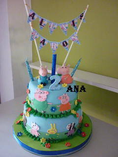 Una foto de Torta de pepa pig cumpleaños de mellizos