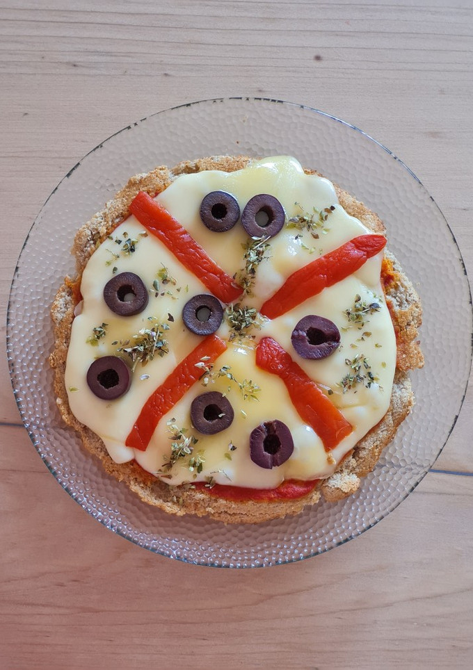 Una foto de Masa de "pizza" de avena en sartén 🍕