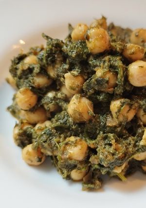 Una foto de Garbanzos con espinacas esparragadas
