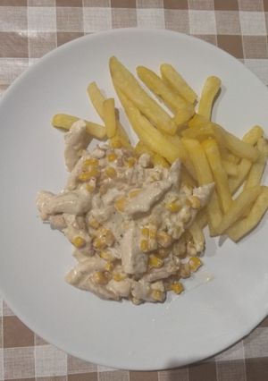 Tejszínes, kukoricás csirkemell sült krumplival recept fotója