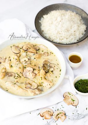 Une photo de Poulet à la crème et aux champignons