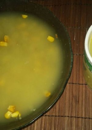 Una foto de Sopa rápida de caldo y legumbres