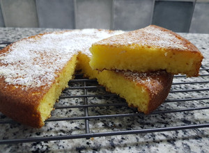 Una foto de Torta húmeda de naranja bien fácil