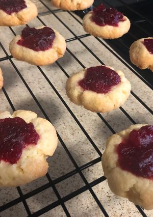奶油指印果醬餅乾(thumbprint butter cookies) 的食譜成品照片