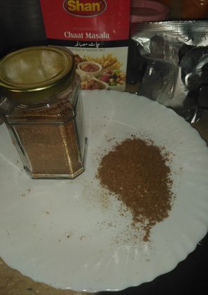 A picture of Dahi Bara Masalah.