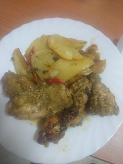 Foto principal de Pollo embarrado con papas panaderas