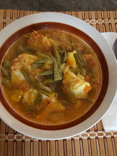 Una foto de Huevo con nopales en salsa de jitomates cocidos