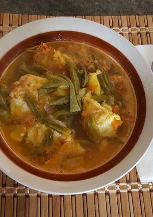 Una foto de Huevo con nopales en salsa de jitomates cocidos