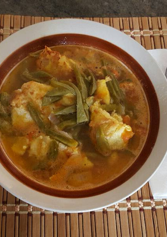 Una foto de Huevo con nopales en salsa de jitomates cocidos