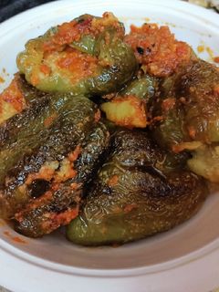 भरवा शिमला मिर्च की सब्जी(bharwa shimla mirch recipe in hindi) रेसिपी मुख्य फोटो