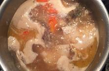 Đầu cá trắm nấu canh chua