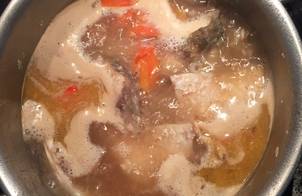 Đầu cá trắm nấu canh chua