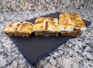 Foto principal de Tostas de queso brie con mermelada