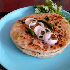 A picture of Amritsari tawa kulcha.