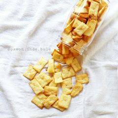 A picture of Cheese Crackers.