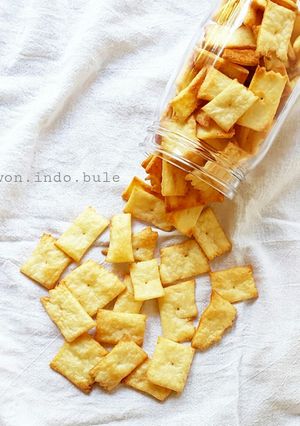 A picture of Cheese Crackers.