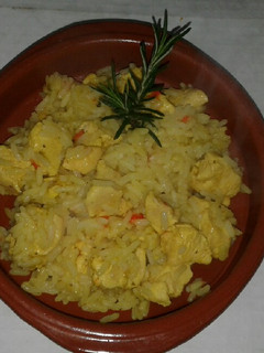 Una foto de Pollo al curry con arroz