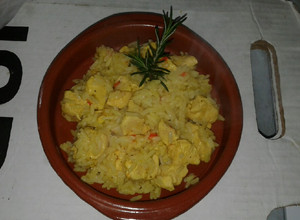 Una foto de Pollo al curry con arroz