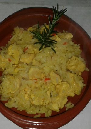 Una foto de Pollo al curry con arroz