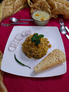 आचारी छोले पुलाव(achari chole pulao recipe in hindi) रेसिपी मुख्य फोटो