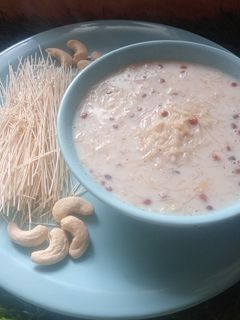 शेवयांची खीर(Sevai Kheer Recipe In Marathi) रेसिपी चे मुख्य फोटो