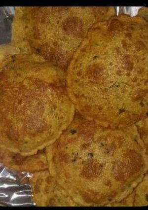 A picture of Besan Wheat Flour Rava & Kasuri Methi ki Spicy Puri.