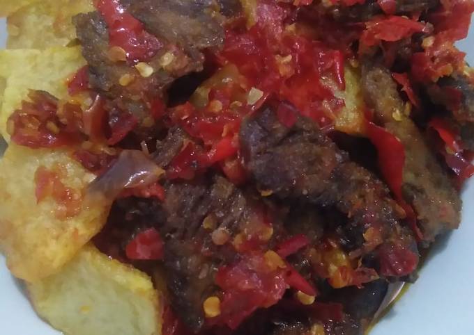 Balado daging kentang