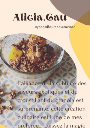 Une photo de PANNA COTTA croustillante à la mangue et amandes parfumée à la vanille