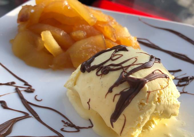 Pommes poêlé et glace à la vanille