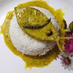 A picture of Steamed Bhapa Hilsa.