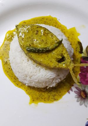 A picture of Steamed Bhapa Hilsa.