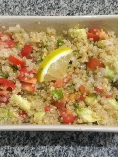 Una foto de Ensalada fresca de quinoa con palta