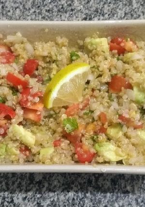 Una foto de Ensalada fresca de quinoa con palta
