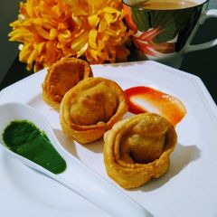Samosa in momo style A picture of Samosa in momo style.