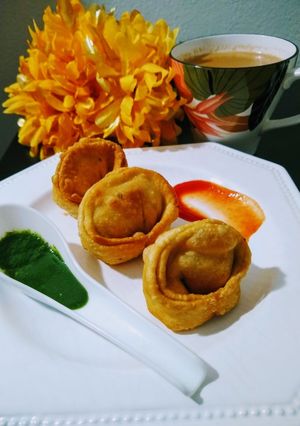 A picture of Samosa in momo style.