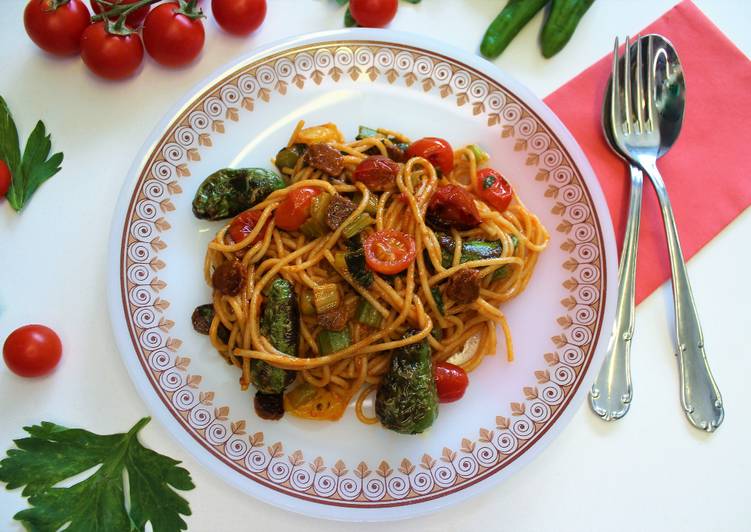 Espaguetis integrales con Calabizo y pimientos de Padrón