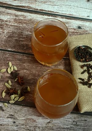 કાશ્મીરી કાવા (Kashmiri Kava Recipe In Gujarati) રેસીપી મુખ્ય ફોટો