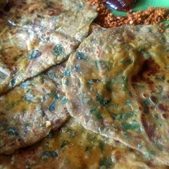 A picture of Spring Onion methi paratha.