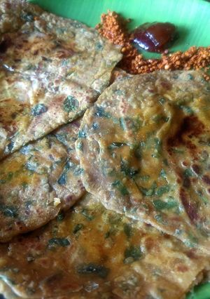 A picture of Spring Onion methi paratha.