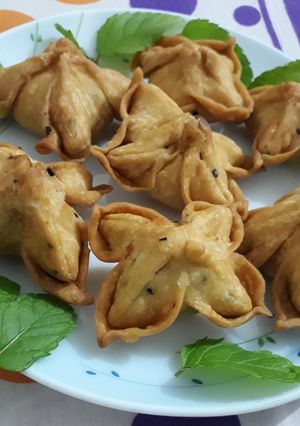 फ्लावर शेप समोसा (Flower shape samosa recipe in Hindi) रेसिपी मुख्य फोटो