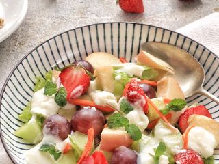 salad buah yogurt