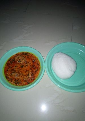 Tuwon shinkafa da miyar agushi ainihin hoton girkin
