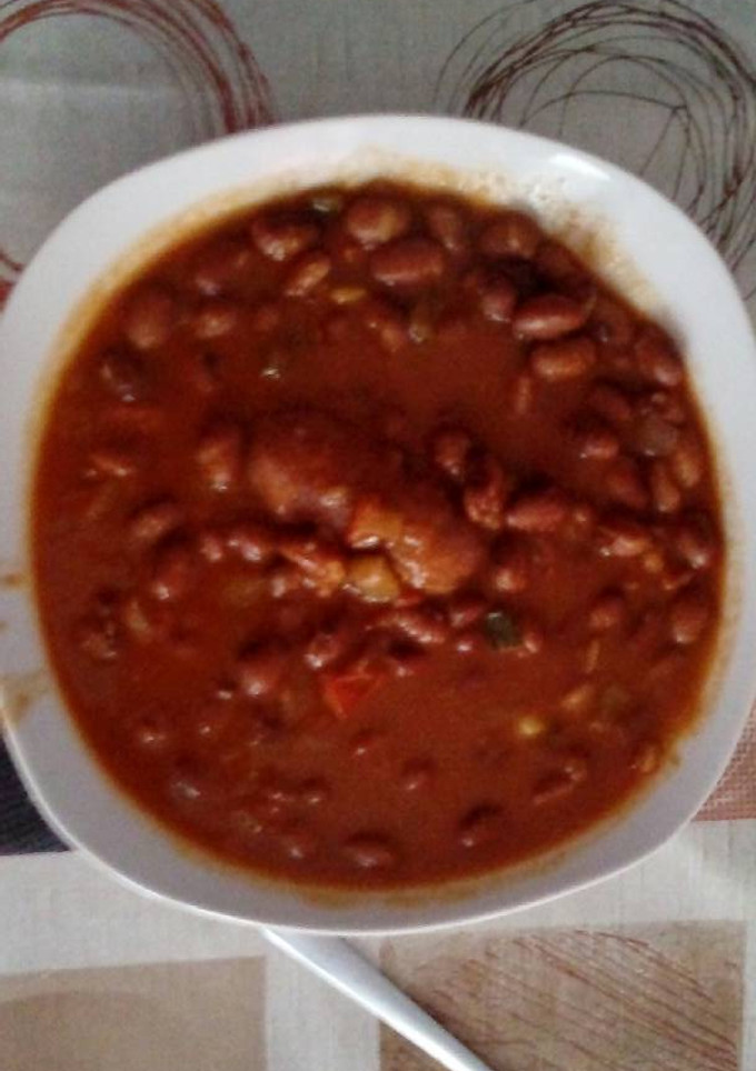 Una foto de Judía pinta con verduras y chorizo