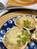 Vieiras rellenas de marisco y alcachofas