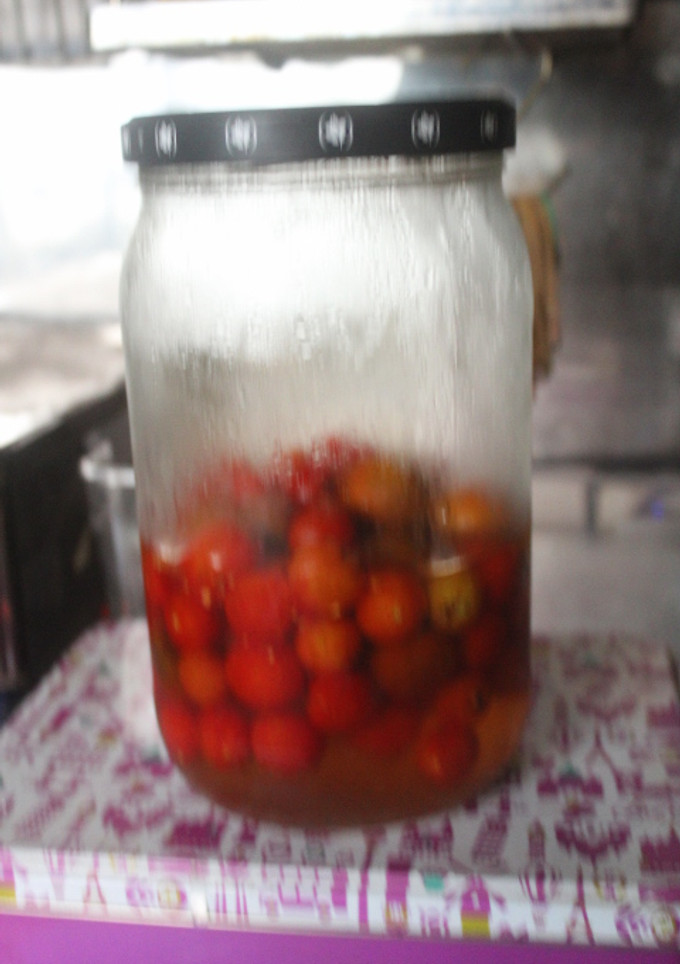 Una foto de Tomates cherrys en almíbar