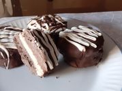 Una foto de alfajores de galleta