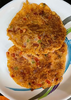 मिक्स वेज उत्तपम (mix veg uttapam recipe in hindi) रेसिपी मुख्य फोटो