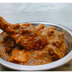A picture of Authentic chicken makhani.