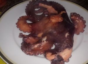 Foto de Polvo Cozido Em Caldo Aromático