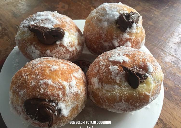 12 Resep: Bomboloni potato donut yang Enak Banget!
